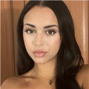 Soy una persona paciente, cercana y creativa que imparte clases de inglés a niños de entre 3 y 12 años